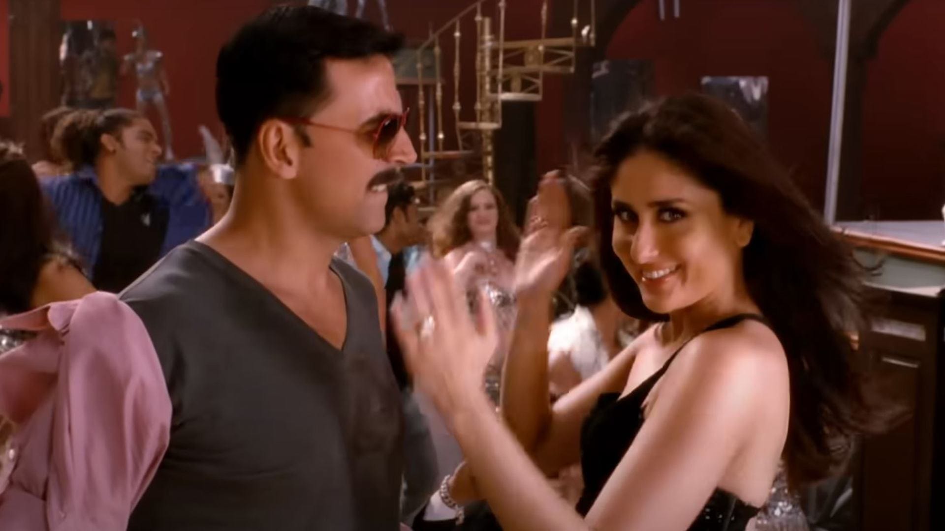 Kareena Kapoor Item songs in bollywood Fevicol se marjani marjani chaliya chaliya