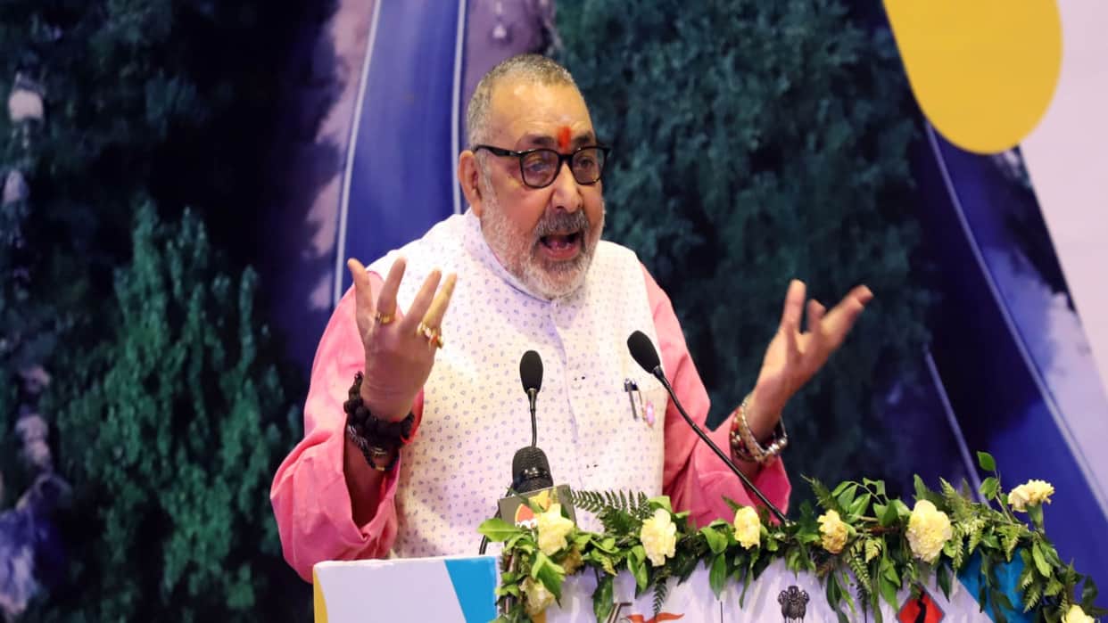 Kolkata Law College Case Giriraj Singh Said Bengal not safe for Hindus or girls under Mamata govt