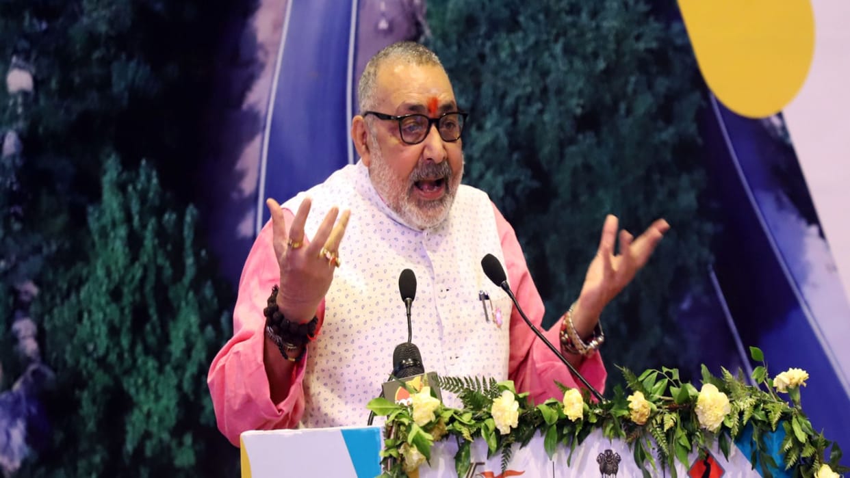 begusarai giriraj singh controversial statement muslims burka vote bihar election 2025