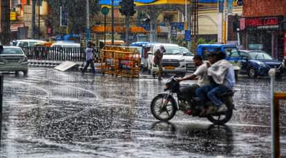 लखनऊ में हुई बारिश।