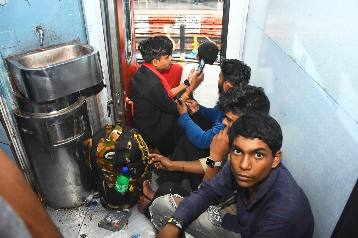 Railway new rule becomes problem 32 thousand passengers traveled EFT 80 lakh fine collected