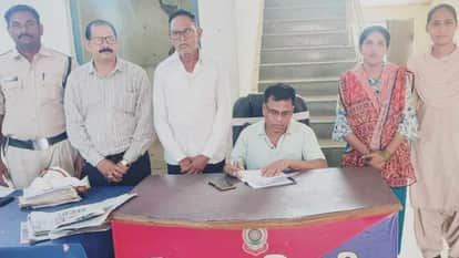 Bilaspur Police arrested three people including a fugitive woman on pretext of giving jobs