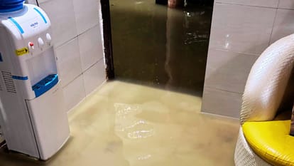 UP Weather news 68.5 mm rain in Banaras in two and one half hours such heavy rain after four years