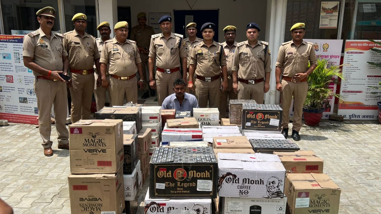 Illegal liquor worth 17 lakhs was stored in the marriage lawn police raided