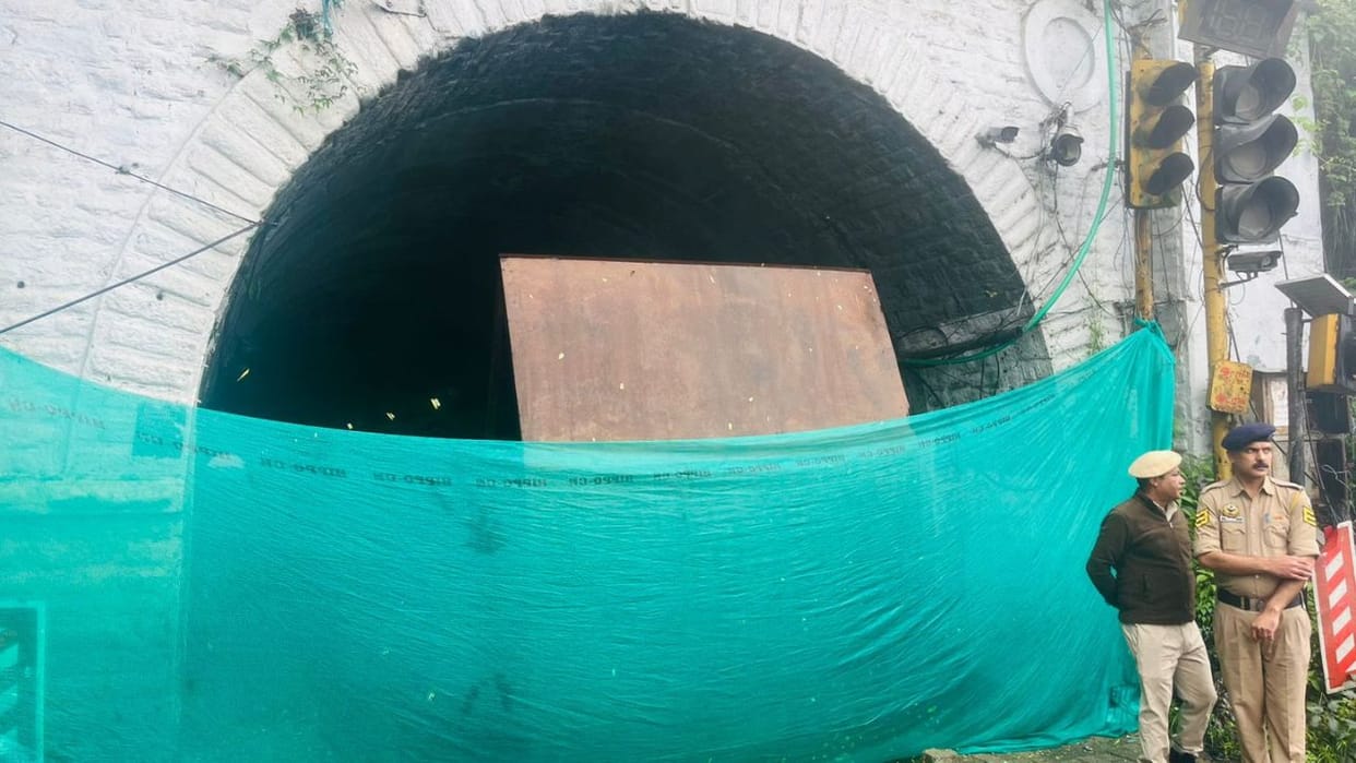 oldest Dhali tunnel of the capital Shimla has been closed for traffic heavy leakage of water inside