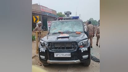 Prayagraj riots 16 photos Police vehicles vandalised and set on fire bricks and stones were thrown full story