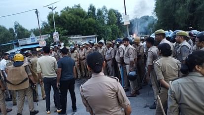 Prayagraj riots 16 photos Police vehicles vandalised and set on fire bricks and stones were thrown full story