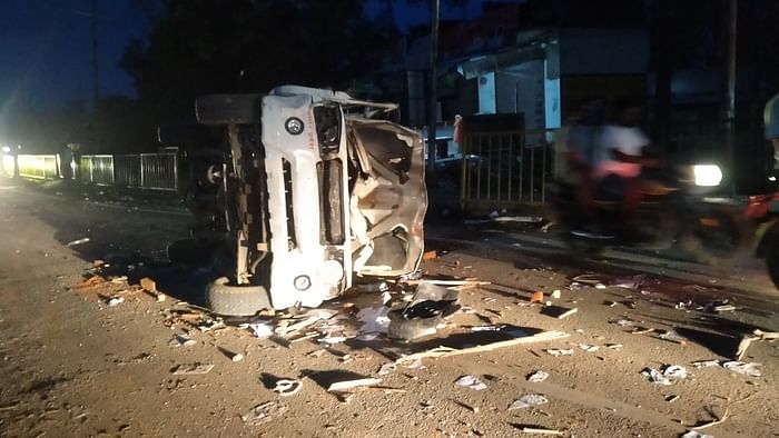Prayagraj riots 16 photos Police vehicles vandalised and set on fire bricks and stones were thrown full story