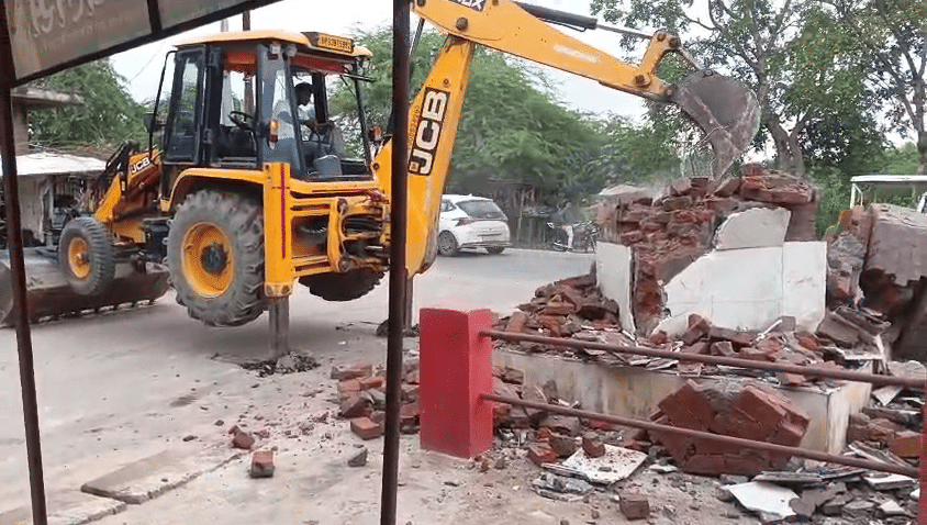 Raebareli: Angry villagers created a ruckus after the Gayatri pillar was broken