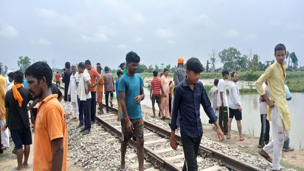 heavy rain in Lakhimpur Kheri flood like situation in gola gokarannath
