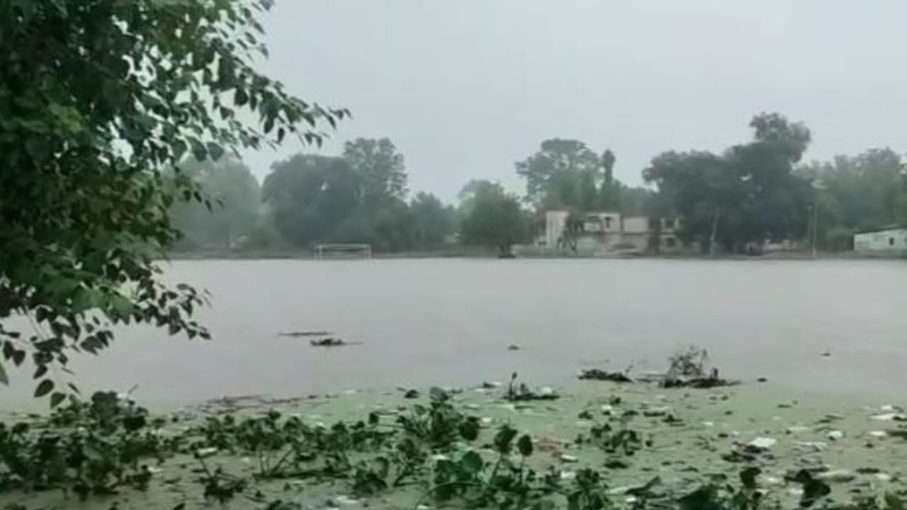 heavy rain in Lakhimpur Kheri flood like situation in gola gokarannath