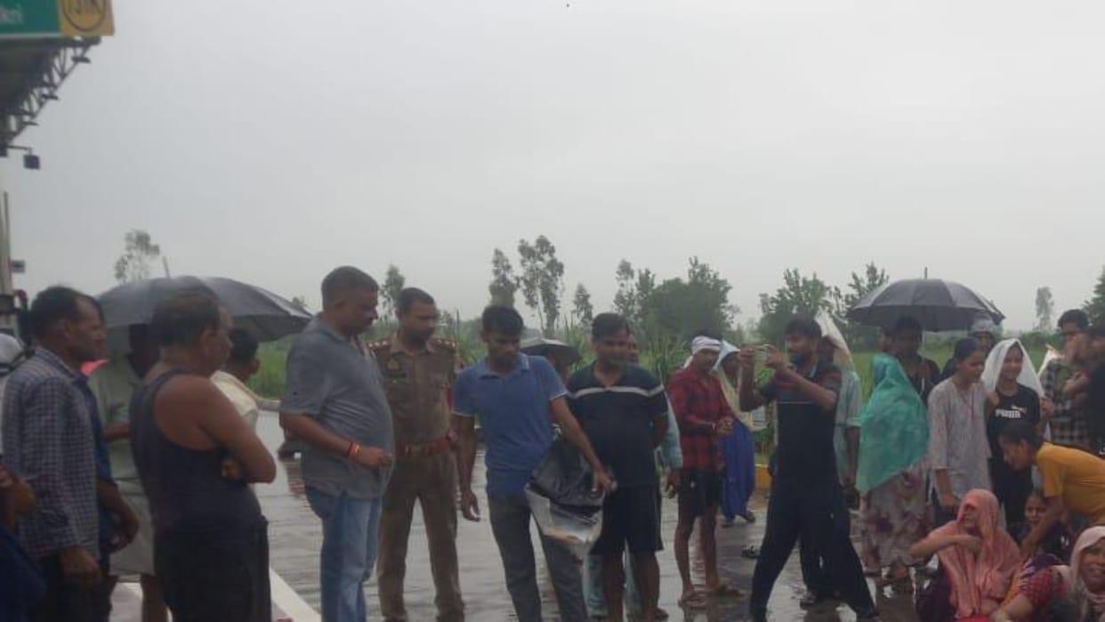 SSB jawan and his son died crushed by truck in Pilibhit