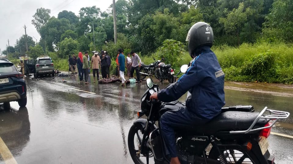 Speeding car driver hits bike rider three people injured in Jagdalpur