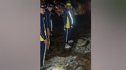 बादल फटने से तबाही: पानी आया था उठाने... जो जग गए वो बच गए, जो नहीं उठे वो बह गए; जिंदा बचे मजदूरों की आपबीती Cloudburst causes devastation in Uttarkashi Silai Band Labourers who survived the flood narrated their ordeal