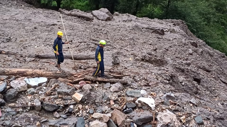 Cloudburst causes devastation in Uttarkashi Silai Band Labourers who survived the flood narrated their ordeal