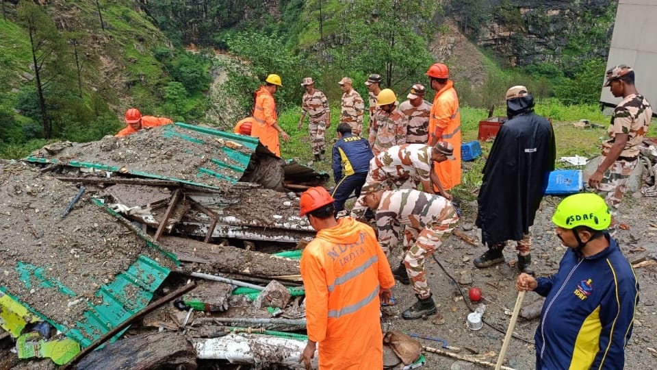 Cloudburst causes devastation in Uttarkashi Silai Band Labourers who survived the flood narrated their ordeal