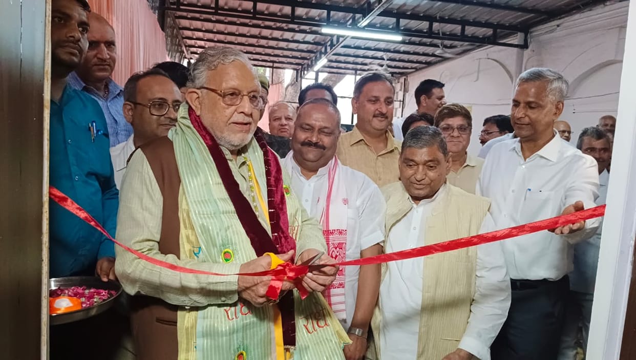 Finance Minister Suresh Khanna inaugurated several projects