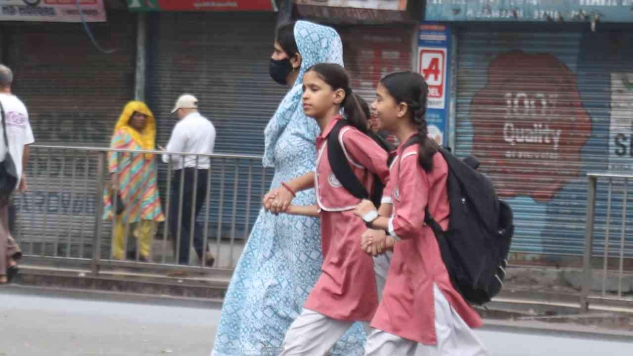 Schools opened in capital Delhi from today  photos