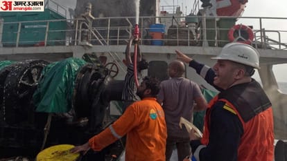 Indian Navy became an angel in the Arabian Sea, extinguished the fire in a foreign tanker News In Hindi