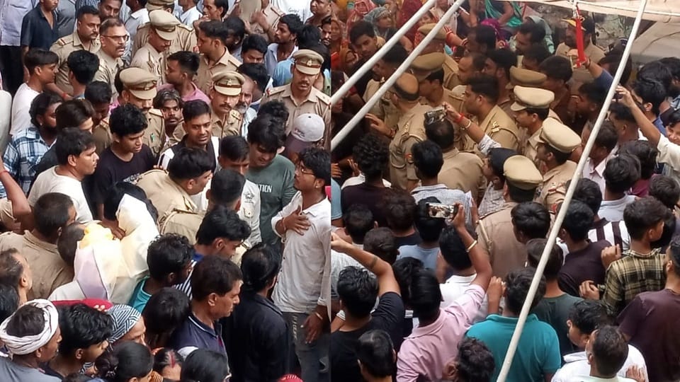 youngman of Agra was killed and his body was thrown in Hathras