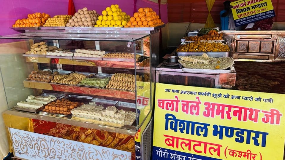 Amarnath Yatra  51 types of sweets Gauri Shankar Sevadal's Bhandara camp is ready in Baltal