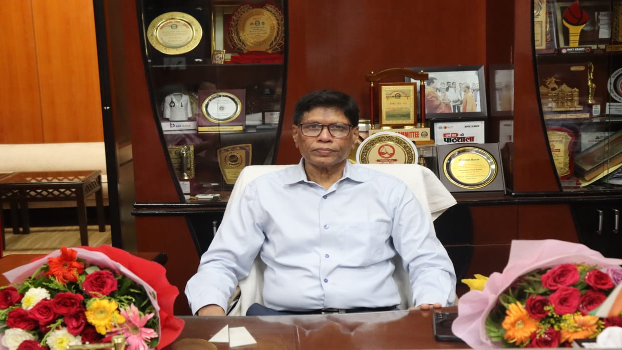 Dr. VK Pandey removed from the post of Principal due to a dispute between lawyers and doctors.