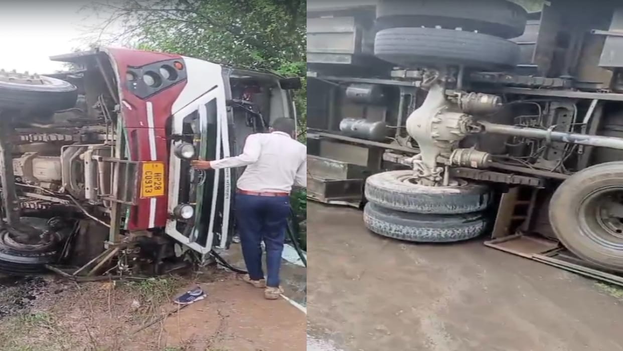HRTC bus going from Sarkaghat to Chandigarh overturned on the road in Nalagarh, 17 passengers injured