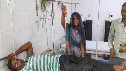 Mahoba: Wife reached hospital with dead snake in her hand, said this is what bit her husband
