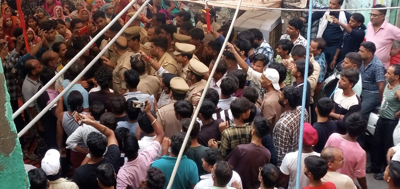 Brutal murder of a young man: Wounds on body worms  even doctor postmortem had trembling hands