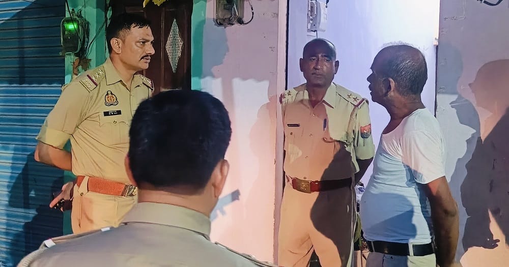 etawah The investigator could not find Muktamani and Sant Singh the house was locked phone was switched off