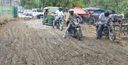 Kanpur Rats have hollowed out the Brahmanagar crossing the dot has sunk a pit has formed in one fourth of road
