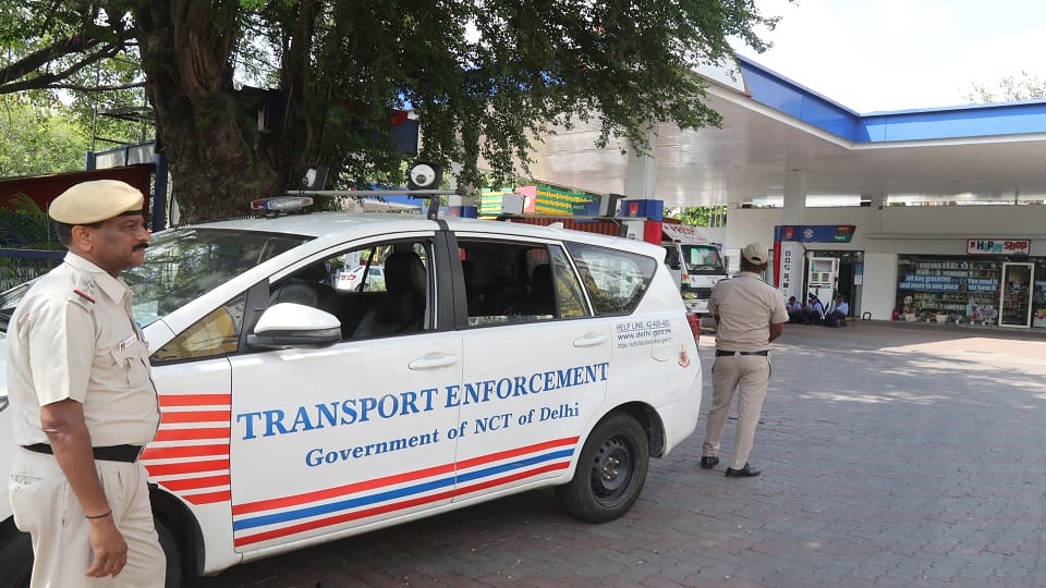 rule of not giving fuel to old vehicles has been implemented in Delhi