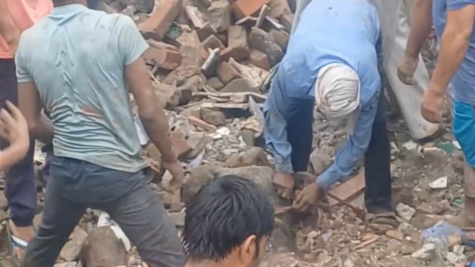 Baghpat: House Collapses Due to Rain in Baghpat Village, 8 Buffaloes Die, One Man Injured