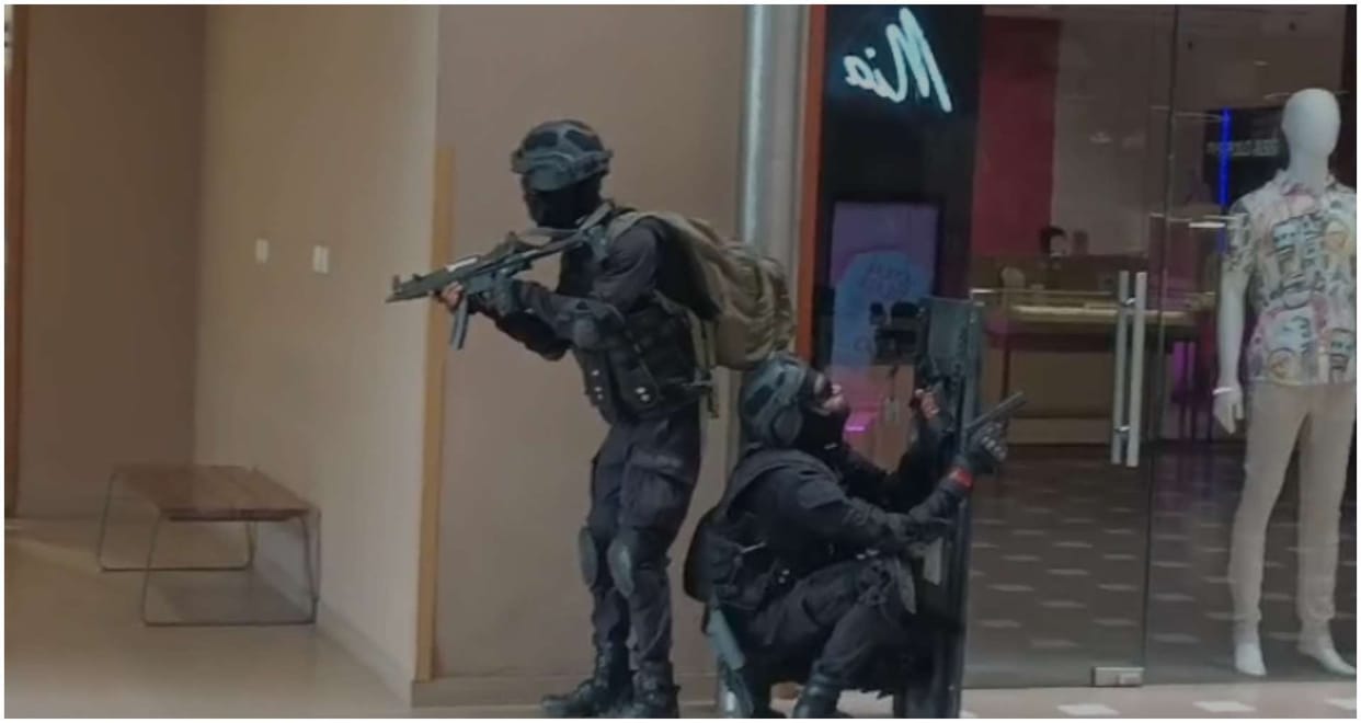 Anti-terrorism mock drill in Central Mall terrorists' who entered the mall were neutralized