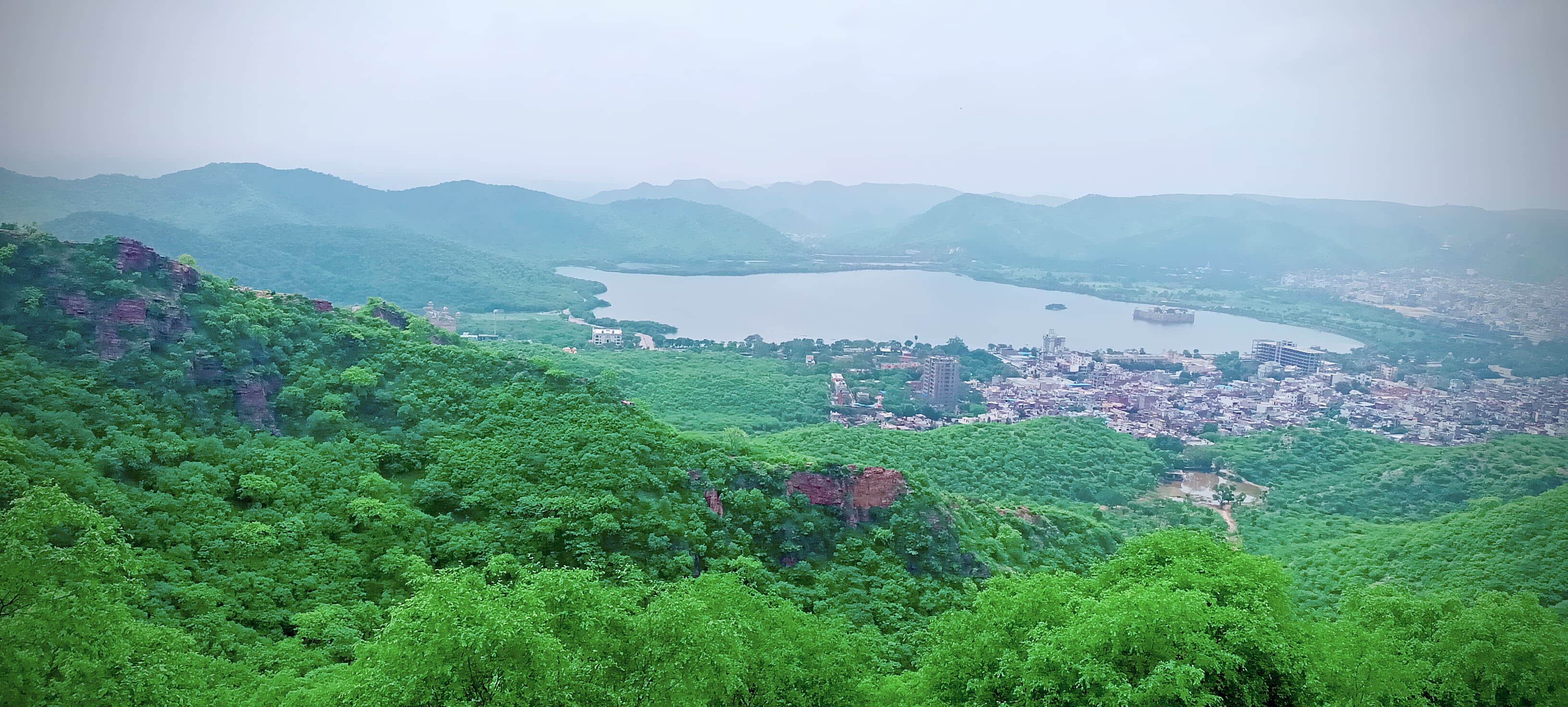 Nahargarh Fort Packed with Tourists Amid Monsoon Charm Rajasthan News in Hindi