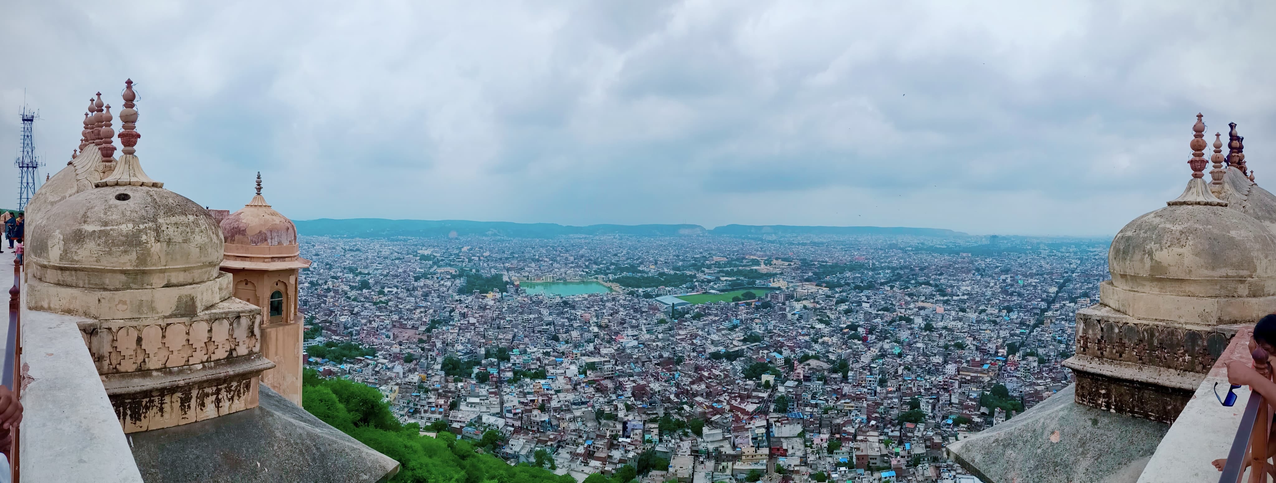 Nahargarh Fort Packed with Tourists Amid Monsoon Charm Rajasthan News in Hindi