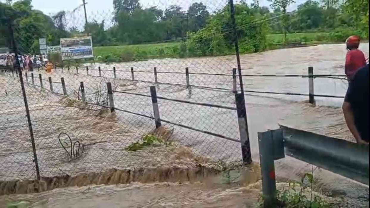 Satar river overflows due to heavy rain in Jhansi