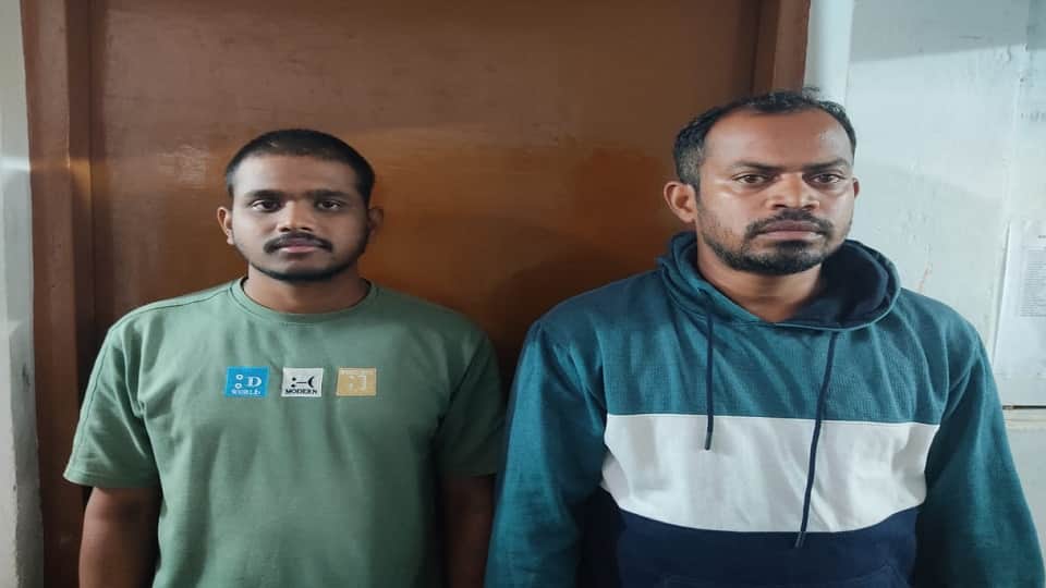 पुलिस की गिरफ्त में आरोपी