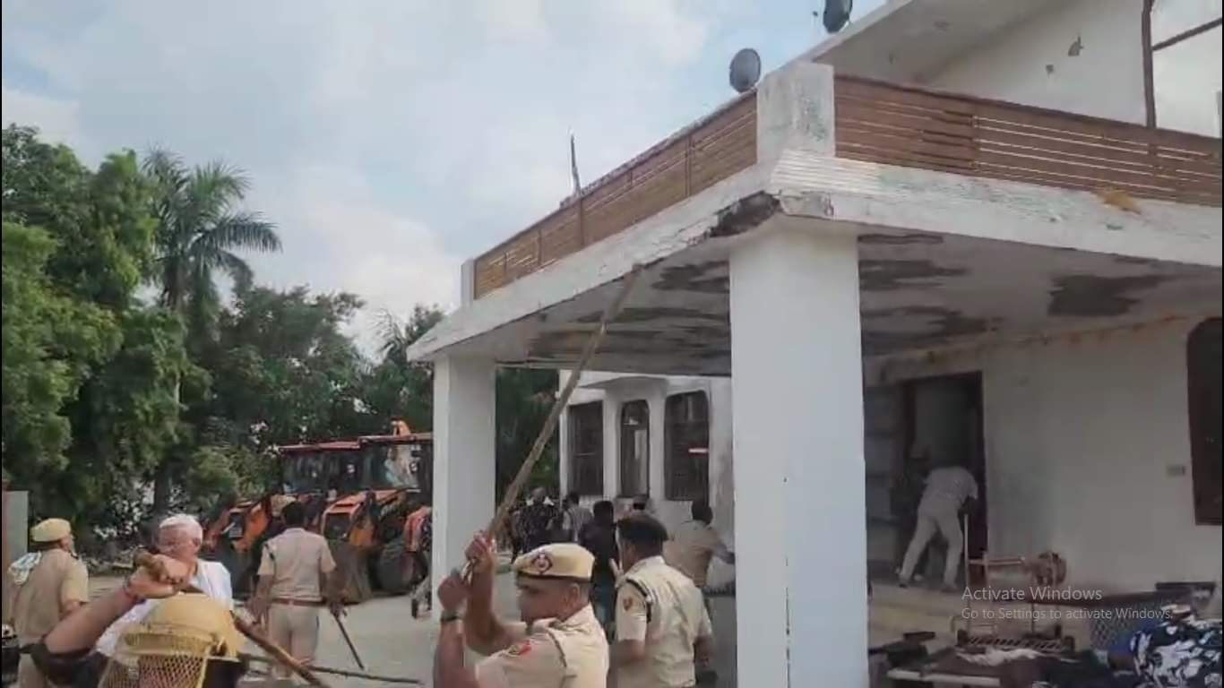 Stone pelting on team that reached Anangpur for demolition uproar over administration action
