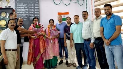 प्रो. शर्मिला शर्मा सेवानिवृत्त व प्रो. प्रतिमा श्रीवास्तव ने कार्यभार ग्रहण किया