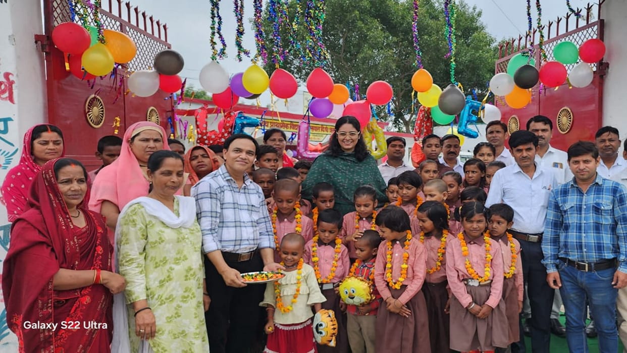 School Chalo abhiyan BSA raised the flag, searched for children in the streets