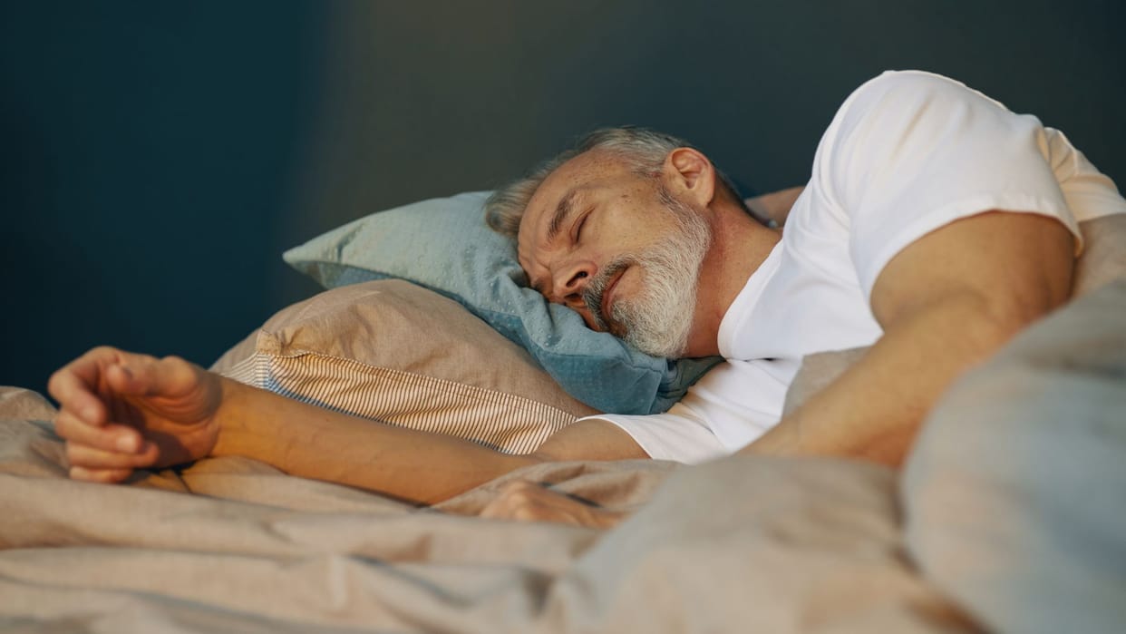 If you put a pillow under your head while sleeping then you should know these 4 important things