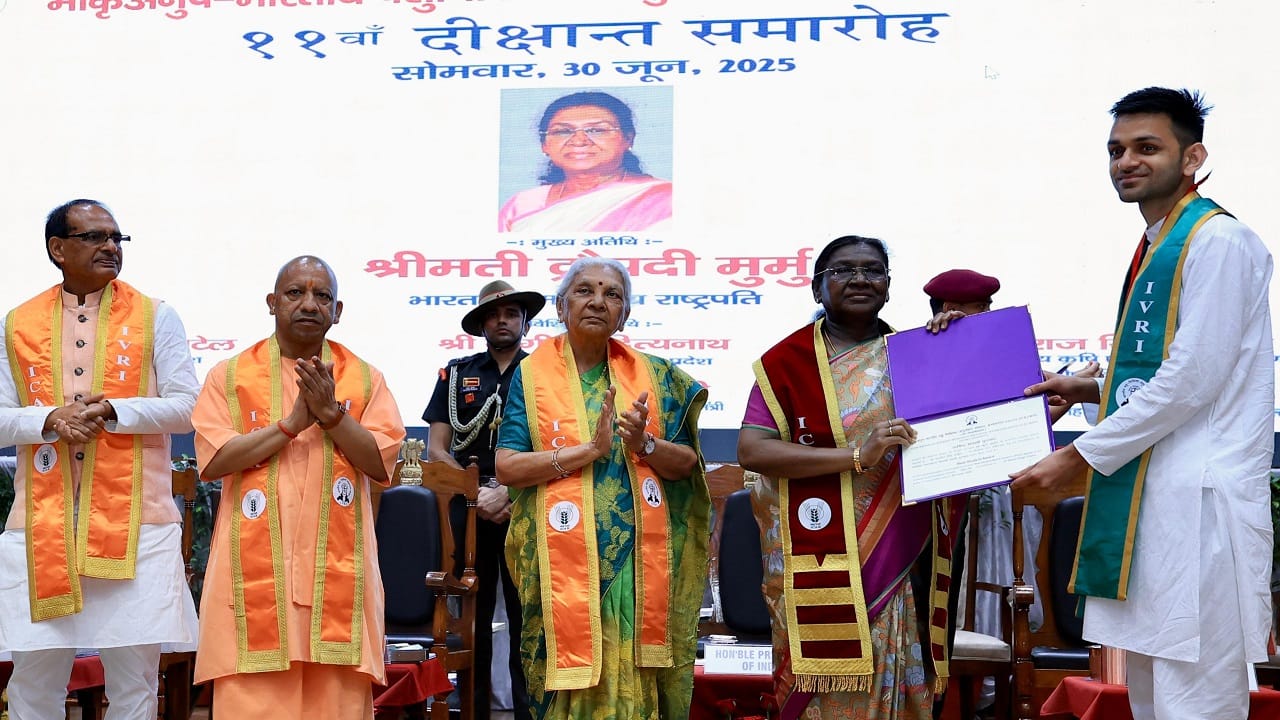 22 meritorious students got medals in convocation ceremony of IVRI Bareilly