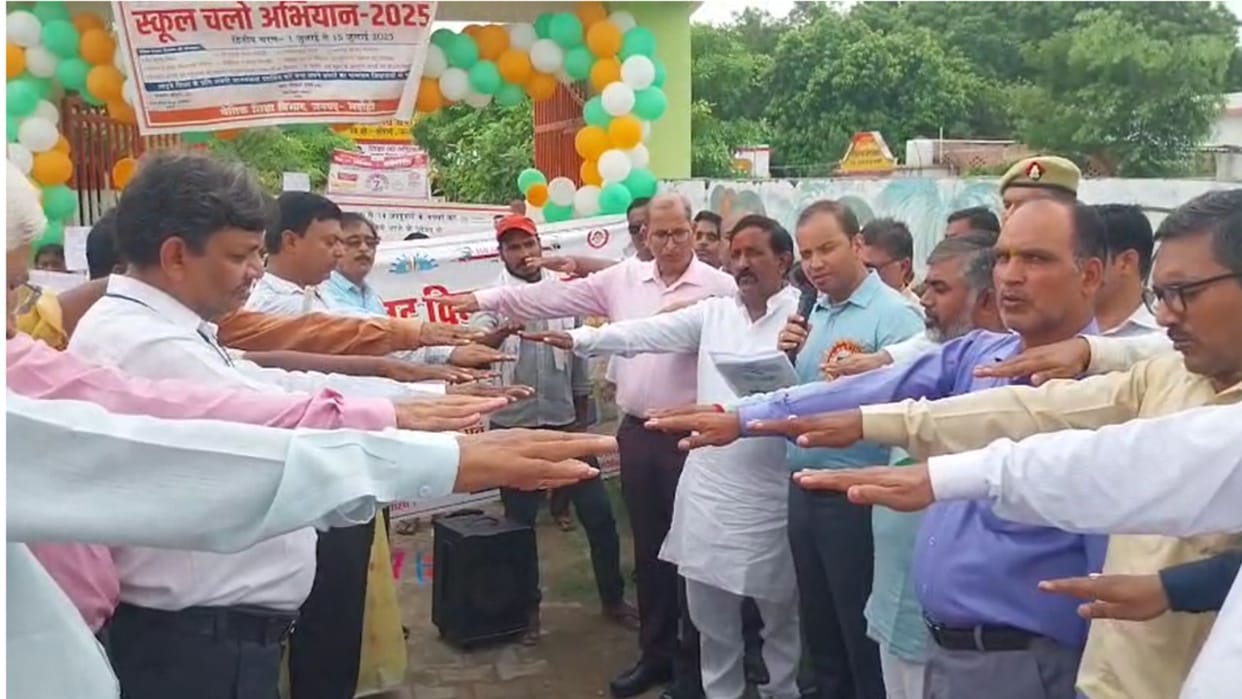 Awareness van started DM Zilla Parishad President flagged off
