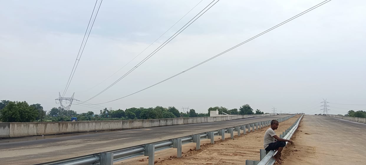 Big danger on the ring road high tension line is so low scared to even pass by