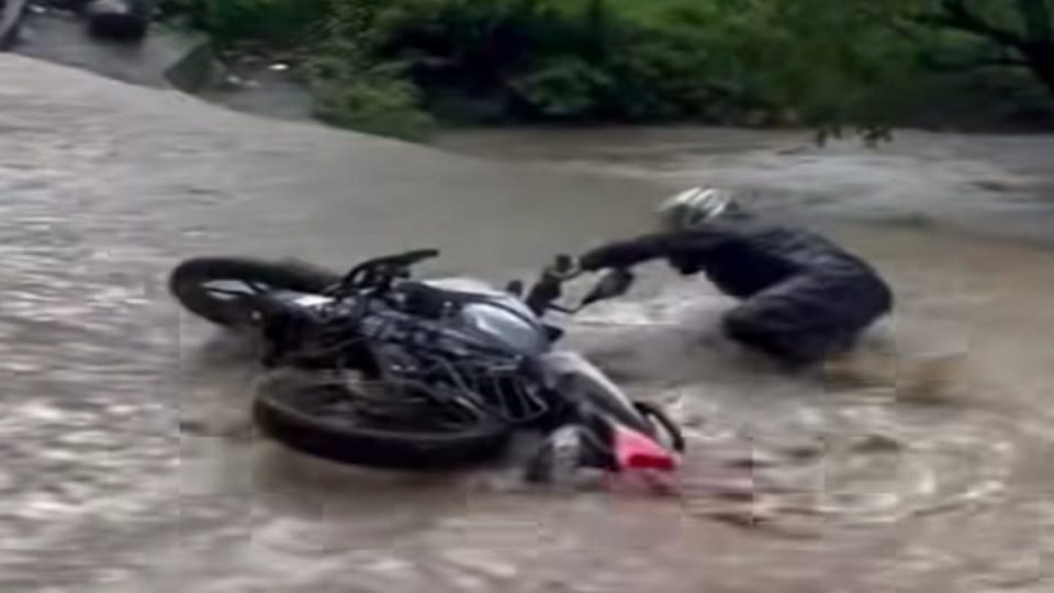 Due to rising water level of Kosi river a man got stuck on the river bank