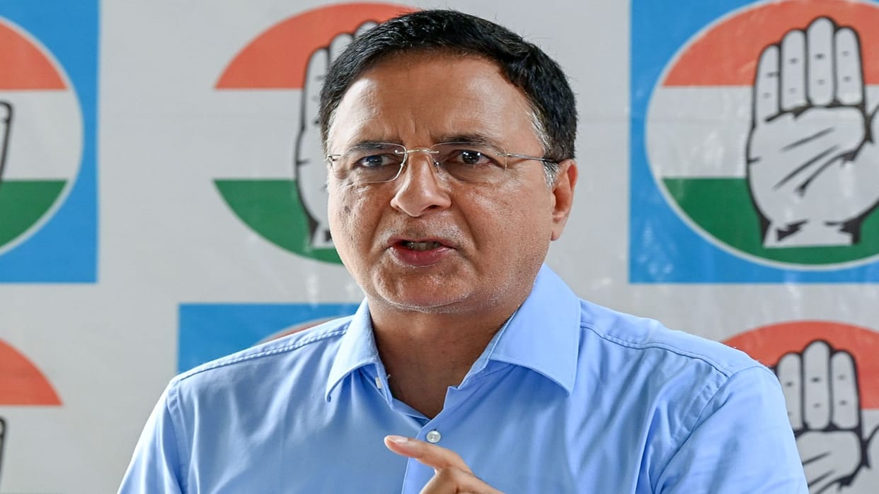 Cong leader Surjewala Said Didn't discuss leadership change with MLAs, MPs in Karnataka