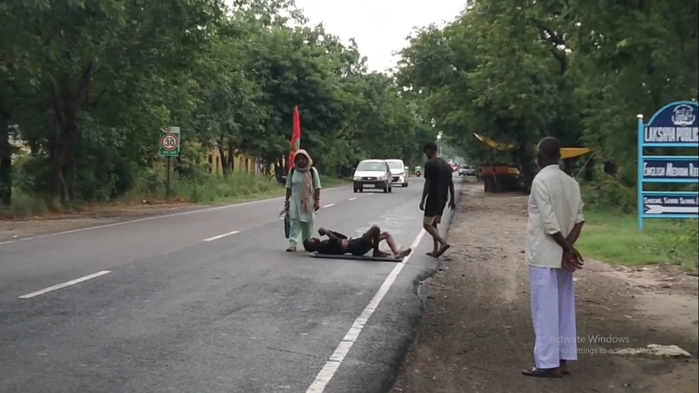 man is going to Mehandipur Balaji by lying down to get a son