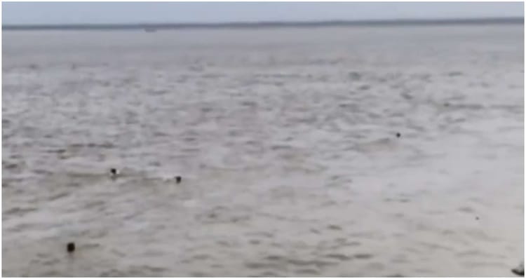 Bihar News: उमानाथ घाट पर महिला गंगा में बहने से बाल-बाल बची, स्थानीय लोगों ने किया रेस्क्यू