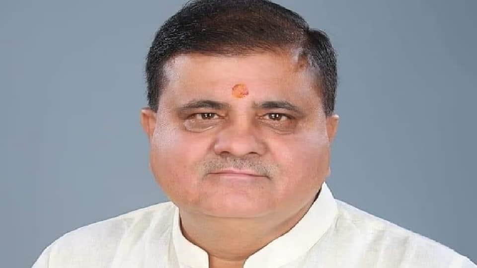 BJP State President Mahendra Bhatt apologized for his controversial statement regarding youth